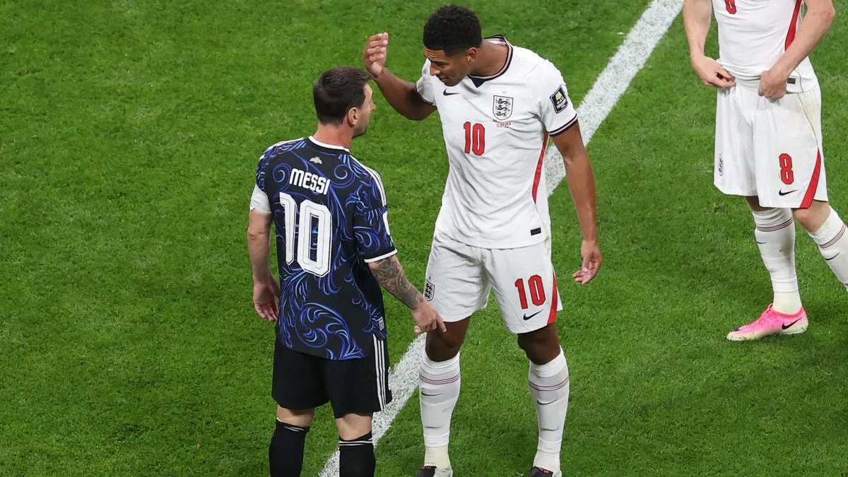 England's Jude Bellingham confronts Argentina players after semifinal loss, appears to slap Valentín Barco