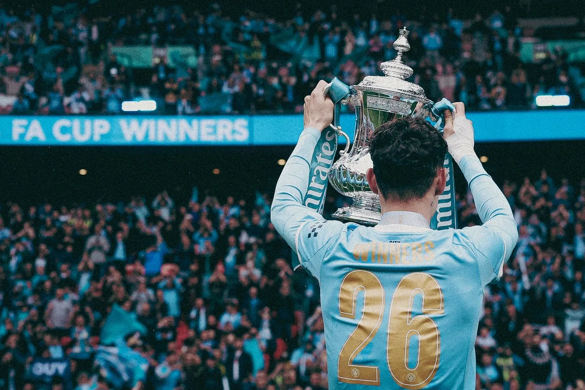Phil Foden signs new Manchester City contract to 2030 with extra year option - The New York Times