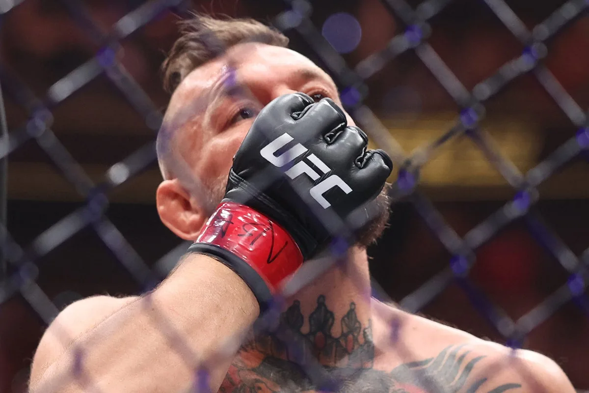 McGregor injures knee, loses to Holloway in 69 seconds on UFC return